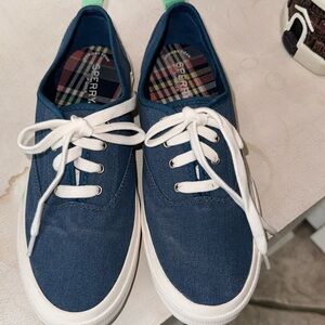 NWOT, Sperry crest vibe denim sneaker boat shoes.